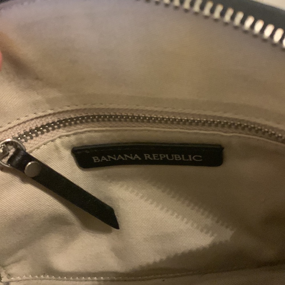 Banana Republic leather bag. - Picture 3 of 12